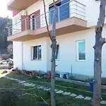 فيلة Eagle House *