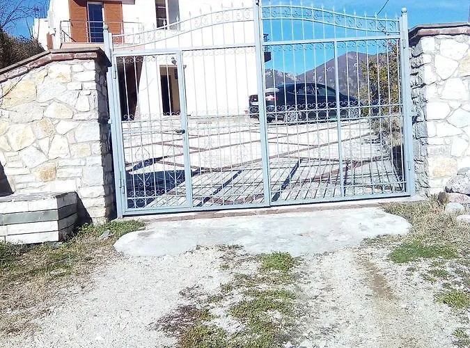 Eagle House * Përmet